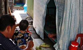 'Phòng giải nhiệt' giữa khu trọ nóng như lò hơi ở TPHCM