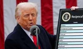 Ông Trump vừa được 'giải cứu' 