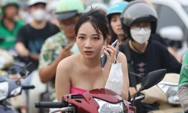 40 cảnh sát giao thông phân luồng, biển người mắc kẹt ở Mỹ Đình, gần như không thể di chuyển