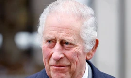 Vua Charles xuất hiện giữa lúc sức khỏe yếu