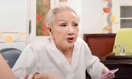 Nghệ sĩ Hồng Nga hoảng loạn, bỏ chạy vì YouTuber làm phiền