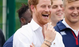 Đằng sau chiếc vòng tay Harry đeo suốt 20 năm