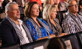 Khăn rằn thêu cờ Việt Nam xuất hiện trên sóng quốc tế