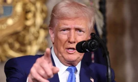 Ông Trump sắp áp thuế điện thoại thông minh, máy tính, chất bán dẫn