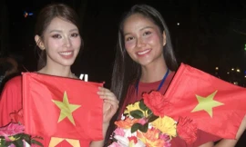 50 nghệ sĩ, hoa hậu sơ duyệt diễu binh giữa biển người ở TPHCM