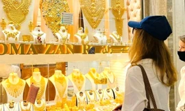 Vì sao giá vàng thế giới giảm mạnh nhất trong 8 tháng?