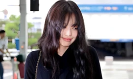 Jennie (BlackPink) bơ phờ giữa lúc Lisa bị chỉ trích diễn thoát y