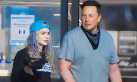 Bạn gái cũ thuê 4 người kiện Elon Musk