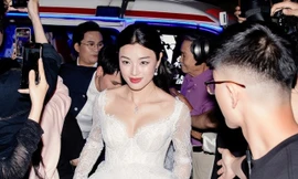 Truy tìm xe cứu thương hú còi inh ỏi chở nghệ sĩ tới thảm đỏ ở TPHCM