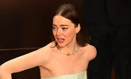 Louis Vuitton bị chế giễu là hàng chợ vì váy Emma Stone mặc bị rách ở Oscar