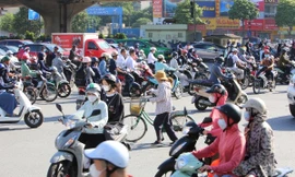 Rào chắn ở đường Nguyễn Trãi: Hàng nghìn xe đi ngược chiều, giao thông hỗn loạn