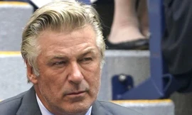 Alec Baldwin bị buộc tội ngộ sát vì gây chết người trên phim trường