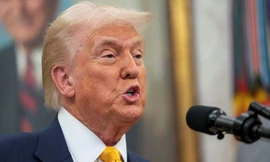 Lệnh áp thuế của ông Trump làm ‘dậy sóng‘ vàng, tiền tệ