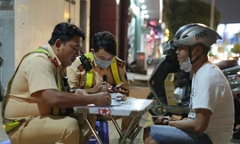 Nhậu ở quận Tân Phú, bị CSGT quận 11 thổi nồng độ cồn và phản ứng bất ngờ