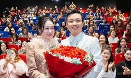 Showbiz 27/2: Ảnh Tuấn Hưng bao rạp, kéo họ hàng xem 'Đào, phở và piano'