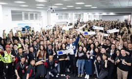 Tỷ phú Elon Musk đãi nhân viên ở Trung Quốc ăn uống đến khuya