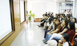 Sàn giao dịch chứng khoán sôi động một thời