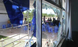 Tạm giữ năm đối tượng chém người chặn xe 'bẩn'