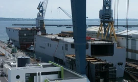 Cận cảnh hạ thủy đuôi tàu lớp Mistral đầu tiên của Nga