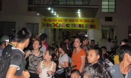 Hàng trăm khán giả vây đánh đoàn xiếc