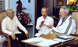 Tổng Bí thư thăm lãnh tụ Cuba Fidel Castro