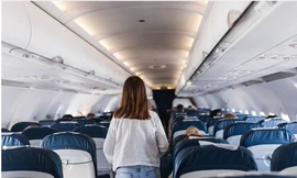 Ngang ngược giữ 3 hàng ghế máy bay cho gia đình