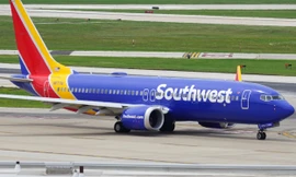 Hành khách hoảng loạn rời máy bay Southwest Airlines