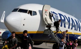 Phẫn nộ vì chuyến bay giải cứu bị ngăn chặn 