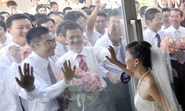 Thừa nam giới, các bà mẹ lo con ế vợ