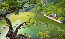 Vẻ đẹp Tràng An khiến du khách mê mẩn.