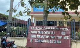 Tình trạng hỗn loạn xảy ra tại Trung tâm đấu giá Hải Phòng.