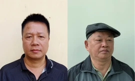 Bị cáo Trần Quang Tiến (trái) và Đào Quốc Việt (phải).