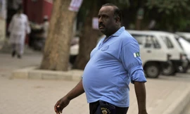 Cảnh sát eo to không được làm nhiệm vụ