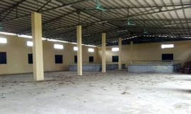 Nhà sơ chế bỏ hoang. Ảnh: Minh Đức