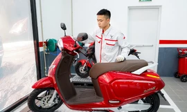 VinFast cho thuê, đổi pin xe máy điện: 'Lợi chồng lợi' cho khách hàng