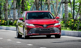 Sedan hạng D: Toyota Camry tiếp tục cho Mazda 6 'hít khói'