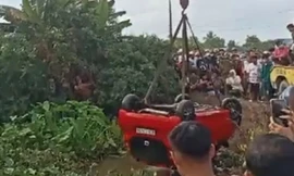 Phát hiện ô tô dưới kênh ở Long An, một người tử vong