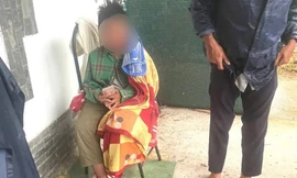 Bé trai bán vé số lọt cống thoát nước ở Bình Dương