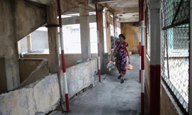 Sống bất an trong chung cư 'chờ sập' ở TPHCM