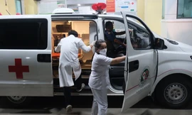 TPHCM: 15 học sinh tiểu học nhập viện cấp cứu, nhiều ca nôn ói sau ăn sushi