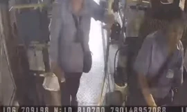 Tài xế xe buýt ở TPHCM bất ngờ ngã quỵ trên vô lăng