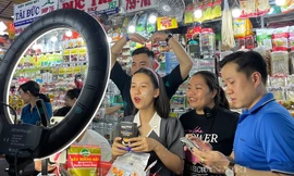 TPHCM đào tạo tiểu thương bán hàng trực tuyến, đấu lại chợ mạng