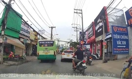 Sa thải tài xế xe buýt vượt đèn đỏ ở TPHCM