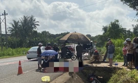 Xe máy lao xuống mương thoát nước, 2 người tử vong