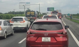 Kẹt xe kinh hoàng trên tuyến cao tốc TPHCM - Long Thành và Quốc lộ 51