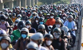 Tai nạn trên cầu Sài Gòn, cửa ngõ vào trung tâm TP.HCM kẹt cứng