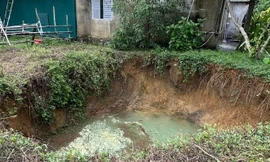 Trở về nhà sau khi sơ tán, người dân phát hiện 'hố tử thần' trong vườn