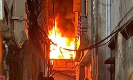 Cháy nhà ở Hà Nội lúc rạng sáng