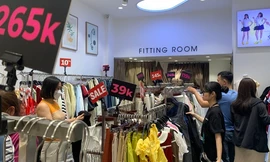 Đua sắm Black Friday sớm ở TPHCM, nhiều nơi phải thêm hàng lên kệ liên tục