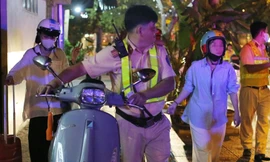 Tài xế nữ ở TPHCM vào hẻm né chốt đo nồng độ cồn, bị phạt 7 triệu đồng